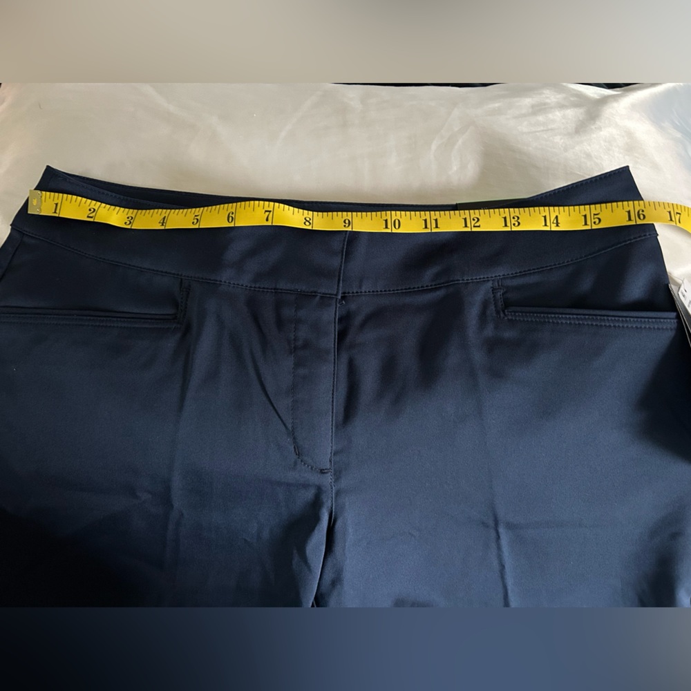 Women’s PGA Tour Navy golf shorts, size 8. - Picture 5 of 5